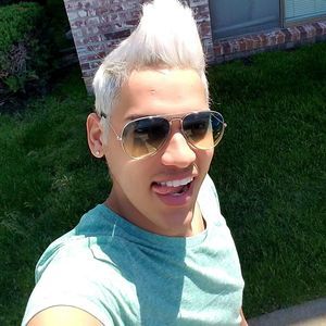 Meet your Posher, Yoelvis